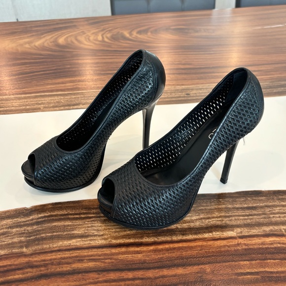 Arezzo Heels - Picture 2 of 6